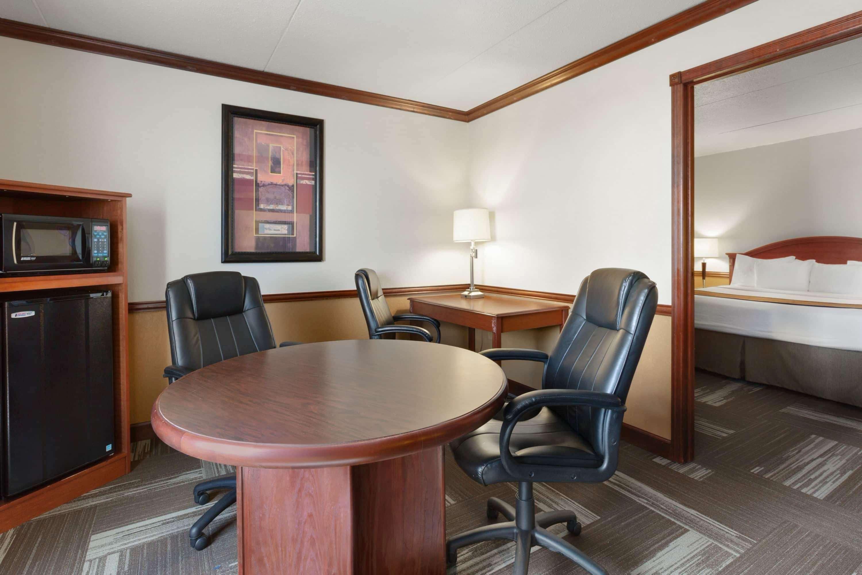Hotel Baymont By Wyndham Mandan Bismarck Area Extérieur photo