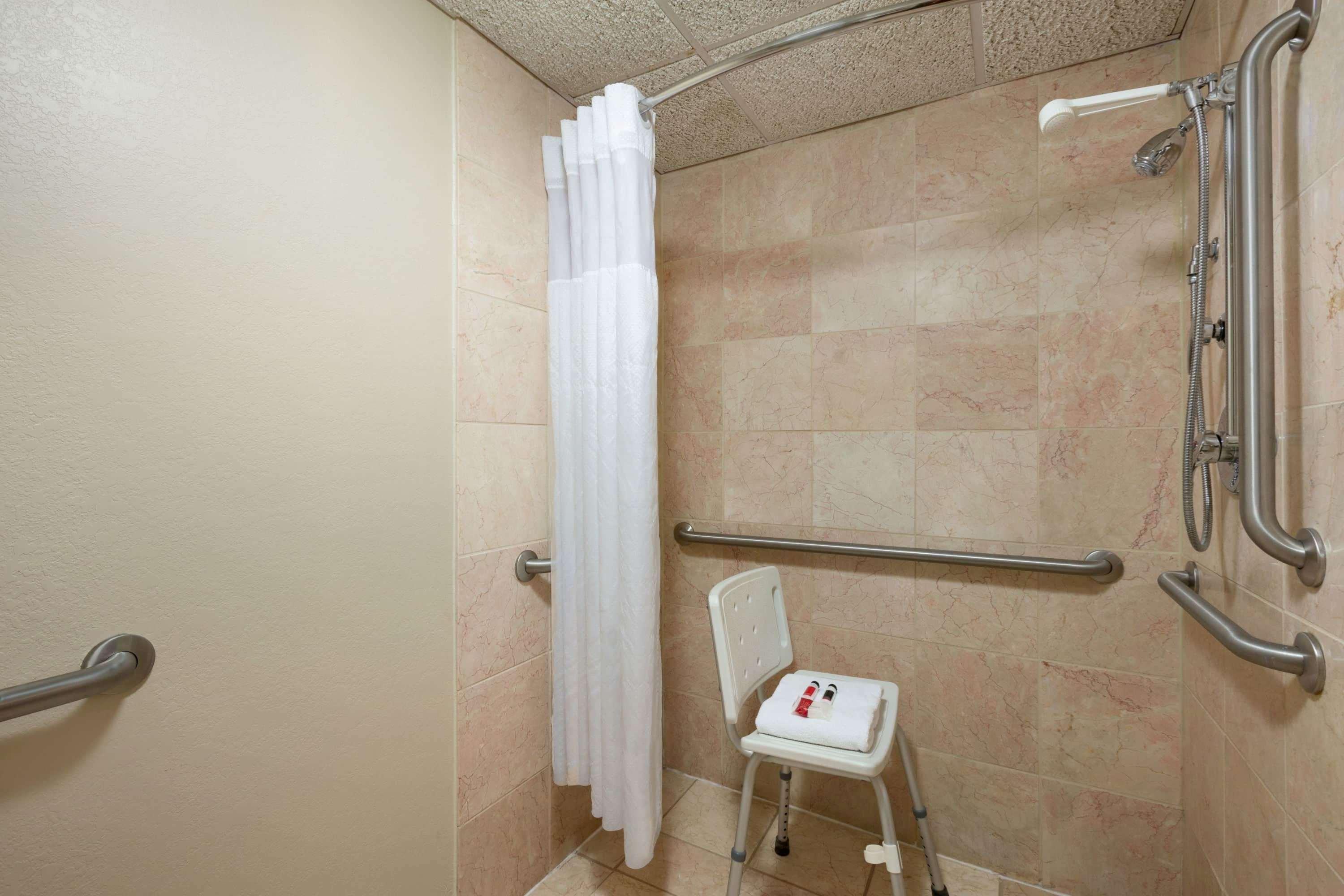 Hotel Baymont By Wyndham Mandan Bismarck Area Extérieur photo
