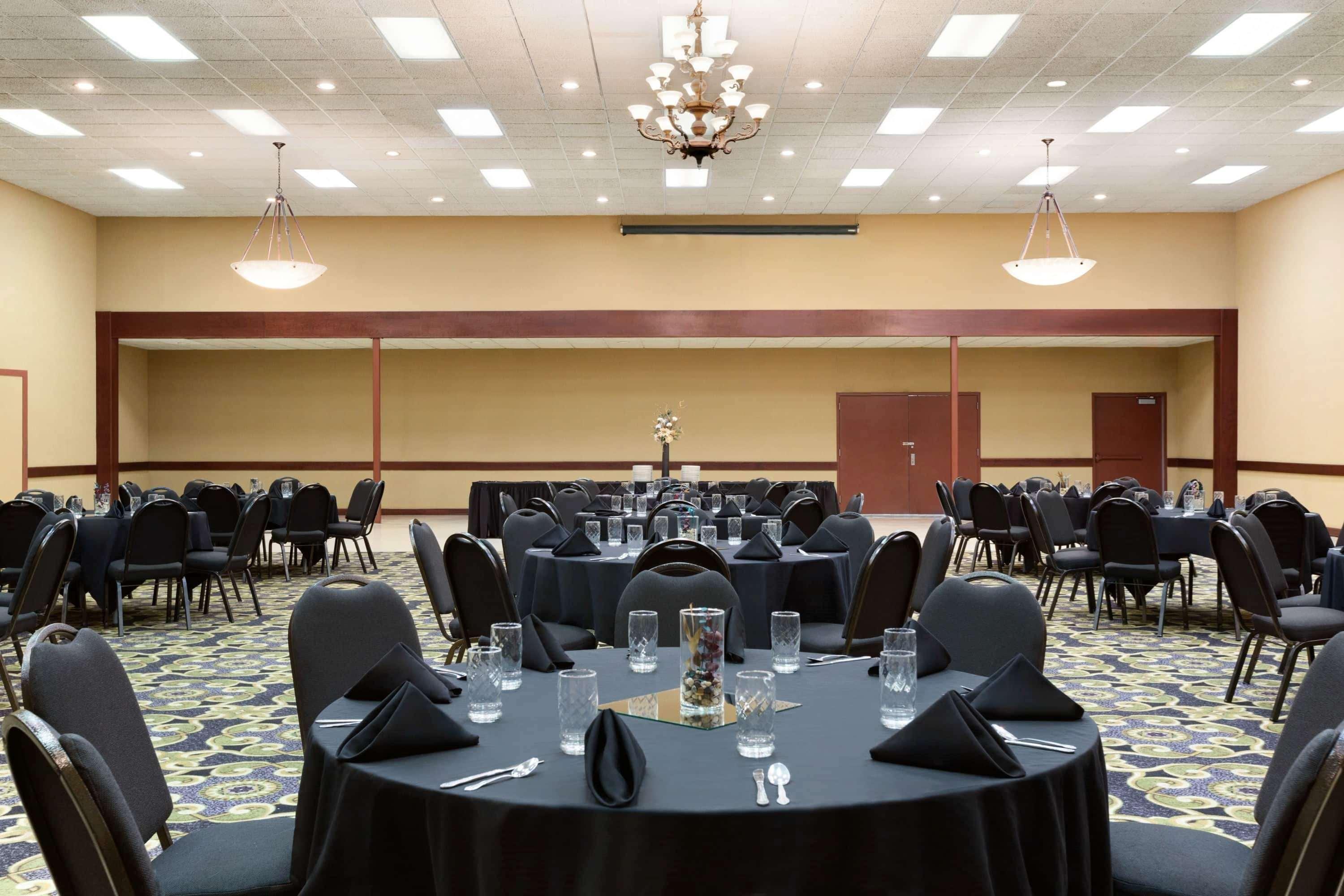 Hotel Baymont By Wyndham Mandan Bismarck Area Extérieur photo